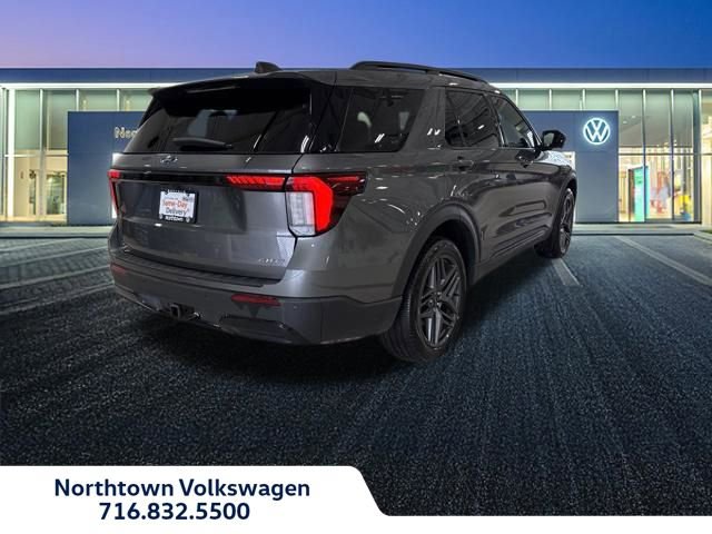 Used 2025 Ford Explorer ST-Line w/ Premium Package image 3
