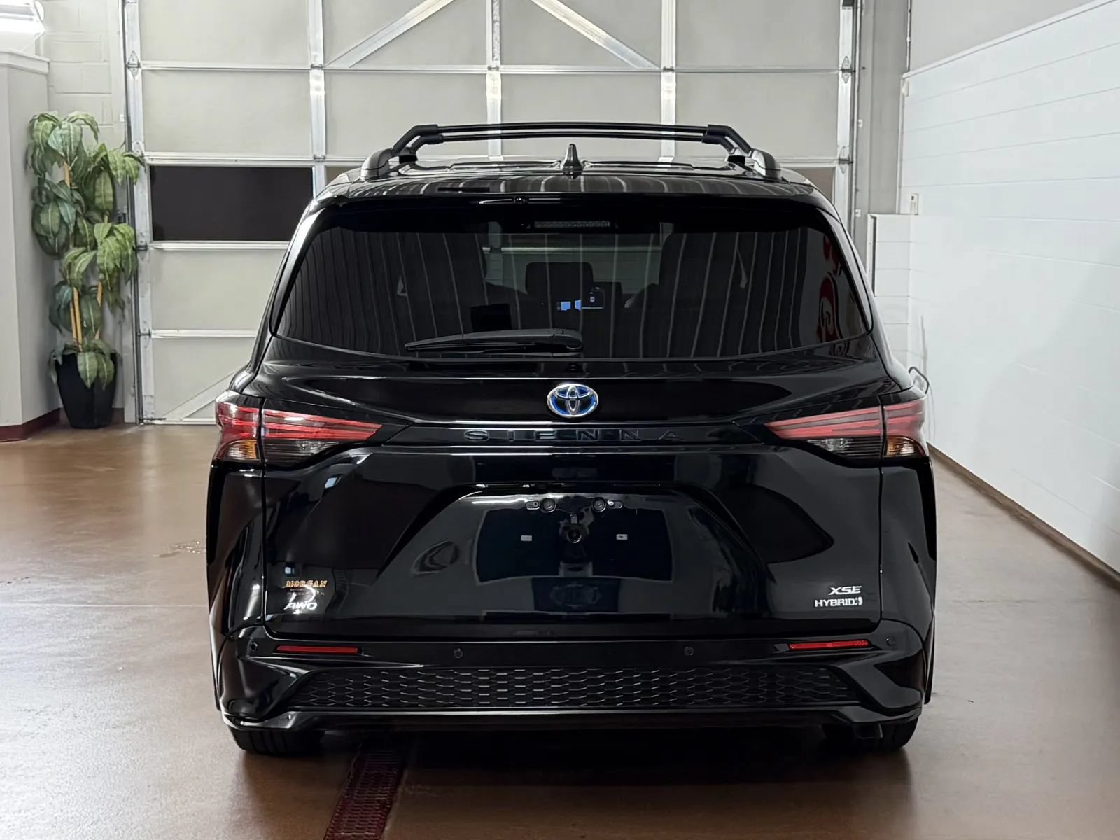 Used 2021 Toyota Sienna XSE AWD/4WD image 4