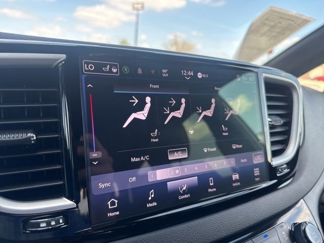 Used 2025 Chrysler Pacifica Select image 5