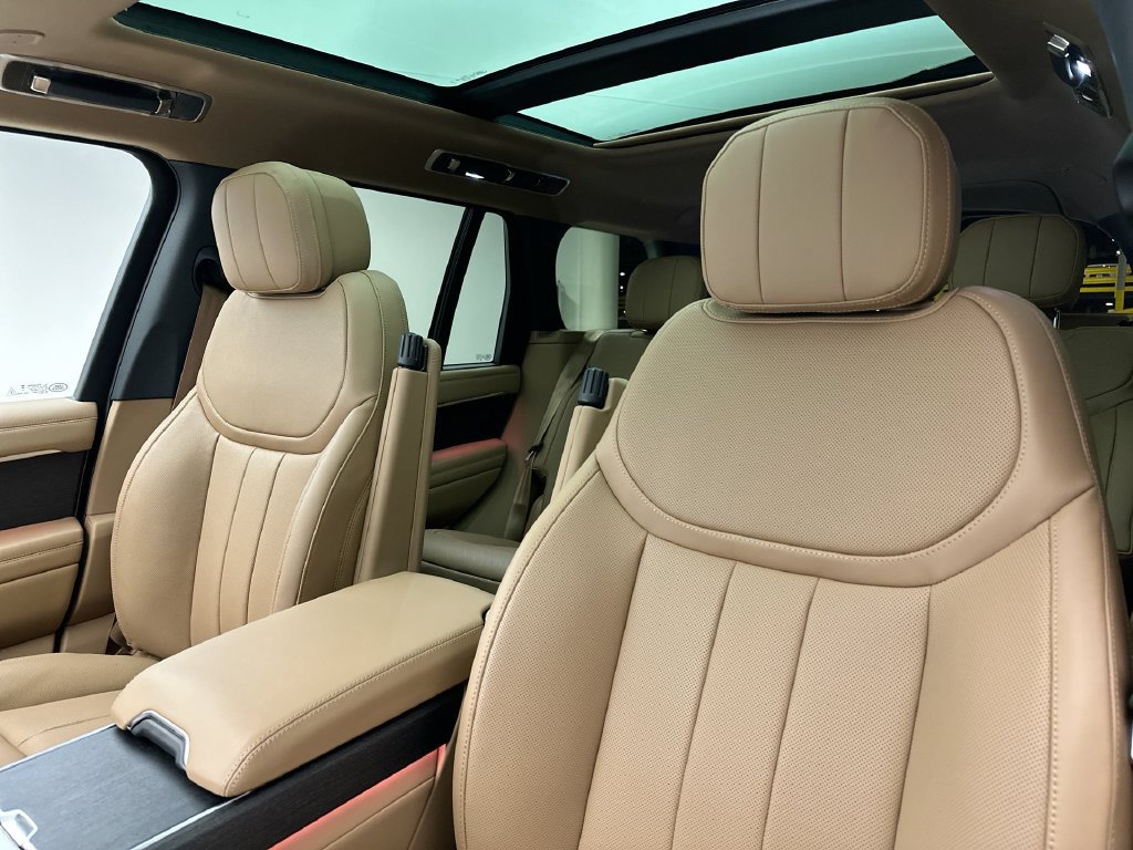 New 2025 Land Rover Range Rover SE AWD/4WD image 8