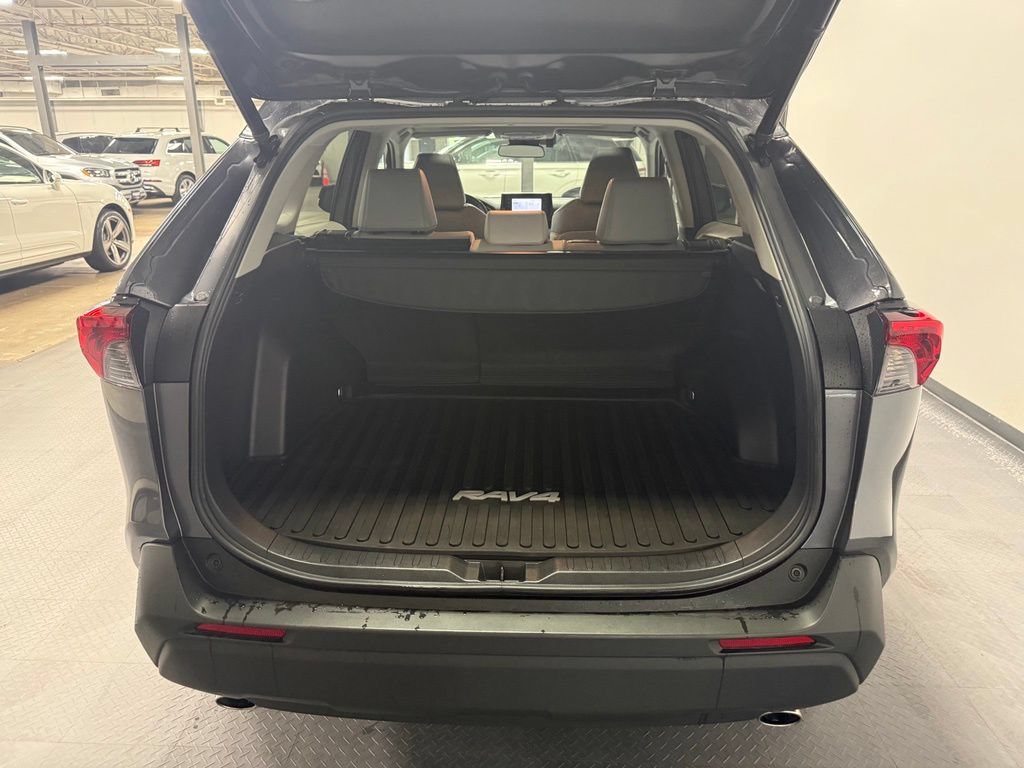 Used 2021 Toyota RAV4 XLE Premium AWD/4WD image 15
