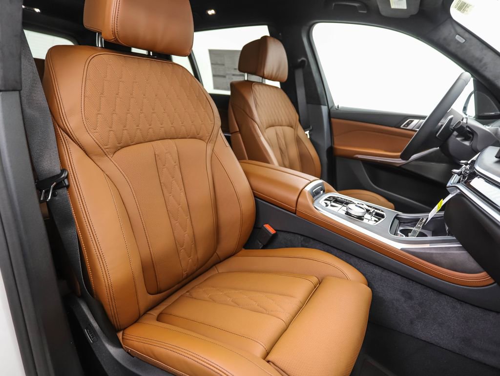Used 2025 BMW X7 M60i image 34