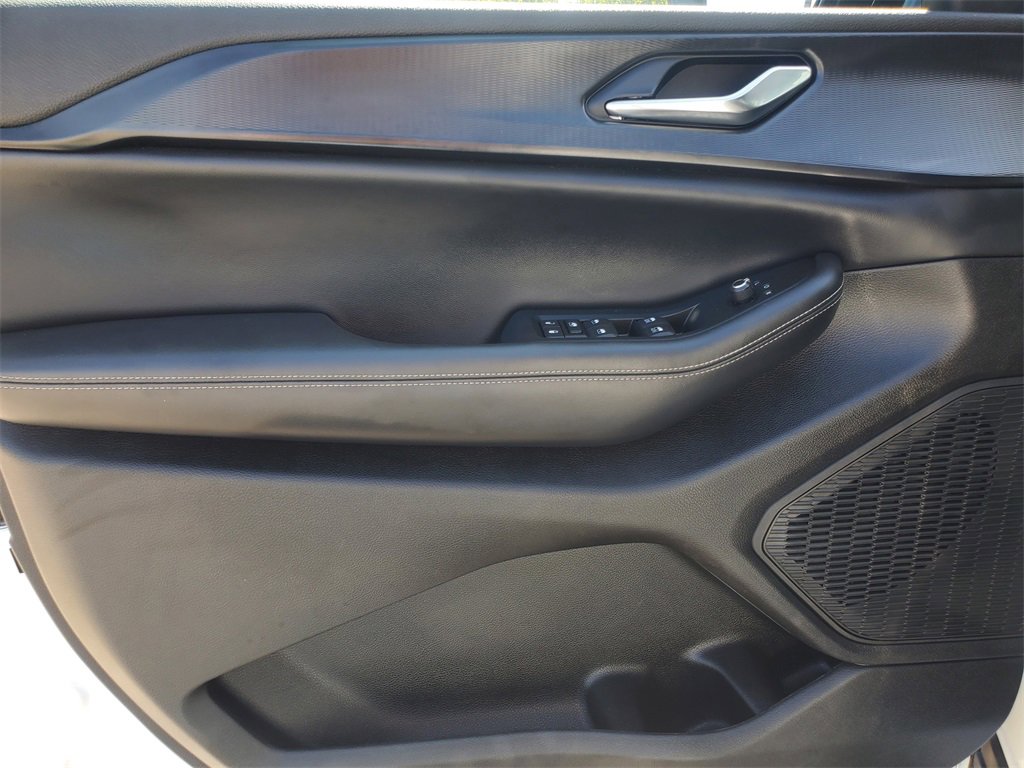 Used 2024 Jeep Grand Cherokee L Laredo image 10