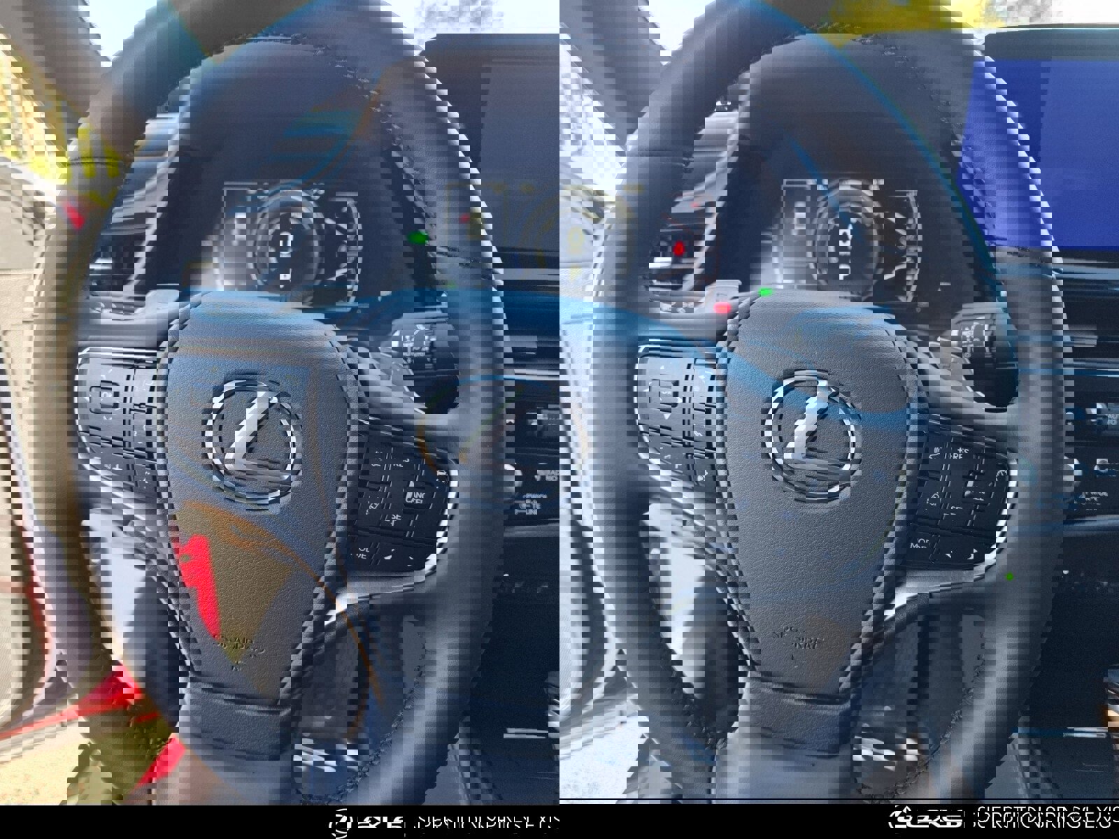 Used 2025 Lexus ES 300h w/ Premium Package image 25