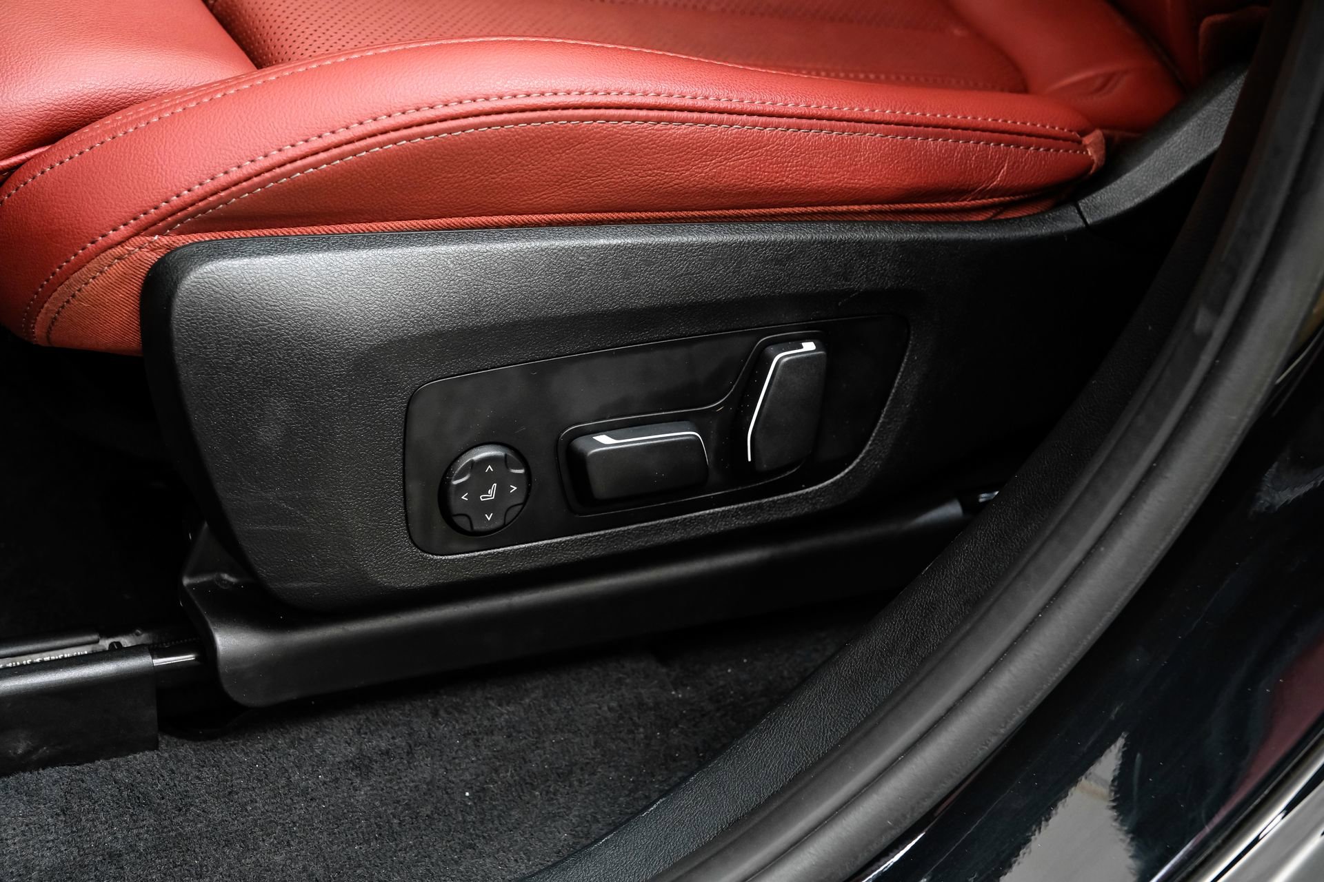 Used 2024 BMW X4 M40i w/ Premium Package image 36