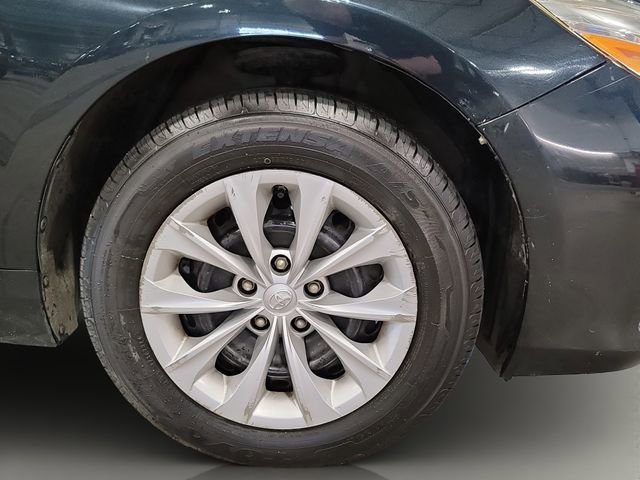 Used 2016 Toyota Camry LE image 22