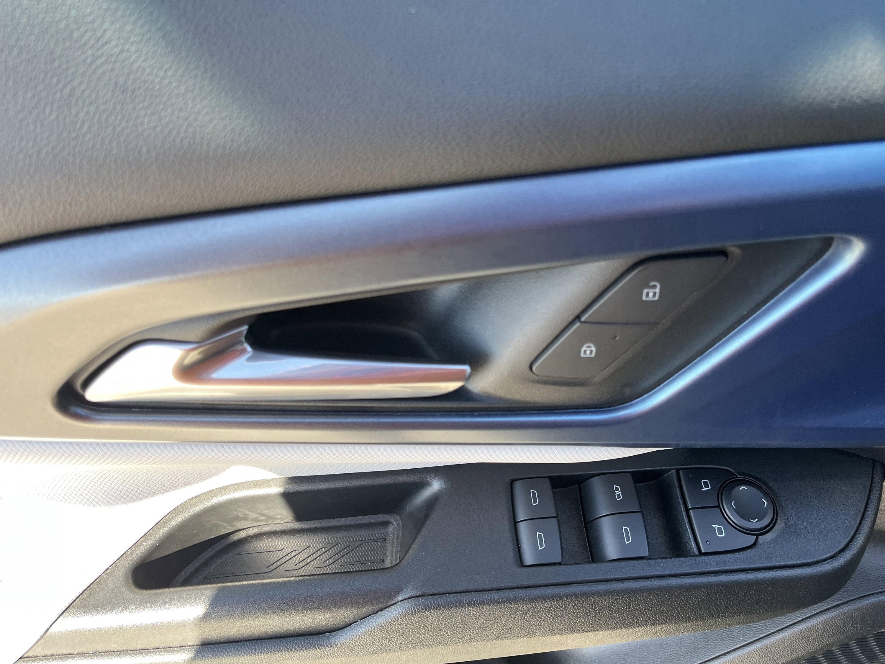 Used 2025 Chevrolet Equinox EV LT image 18