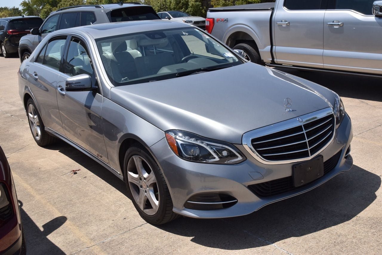 Used 2014 Mercedes-Benz E 350 4MATIC Sedan image 4