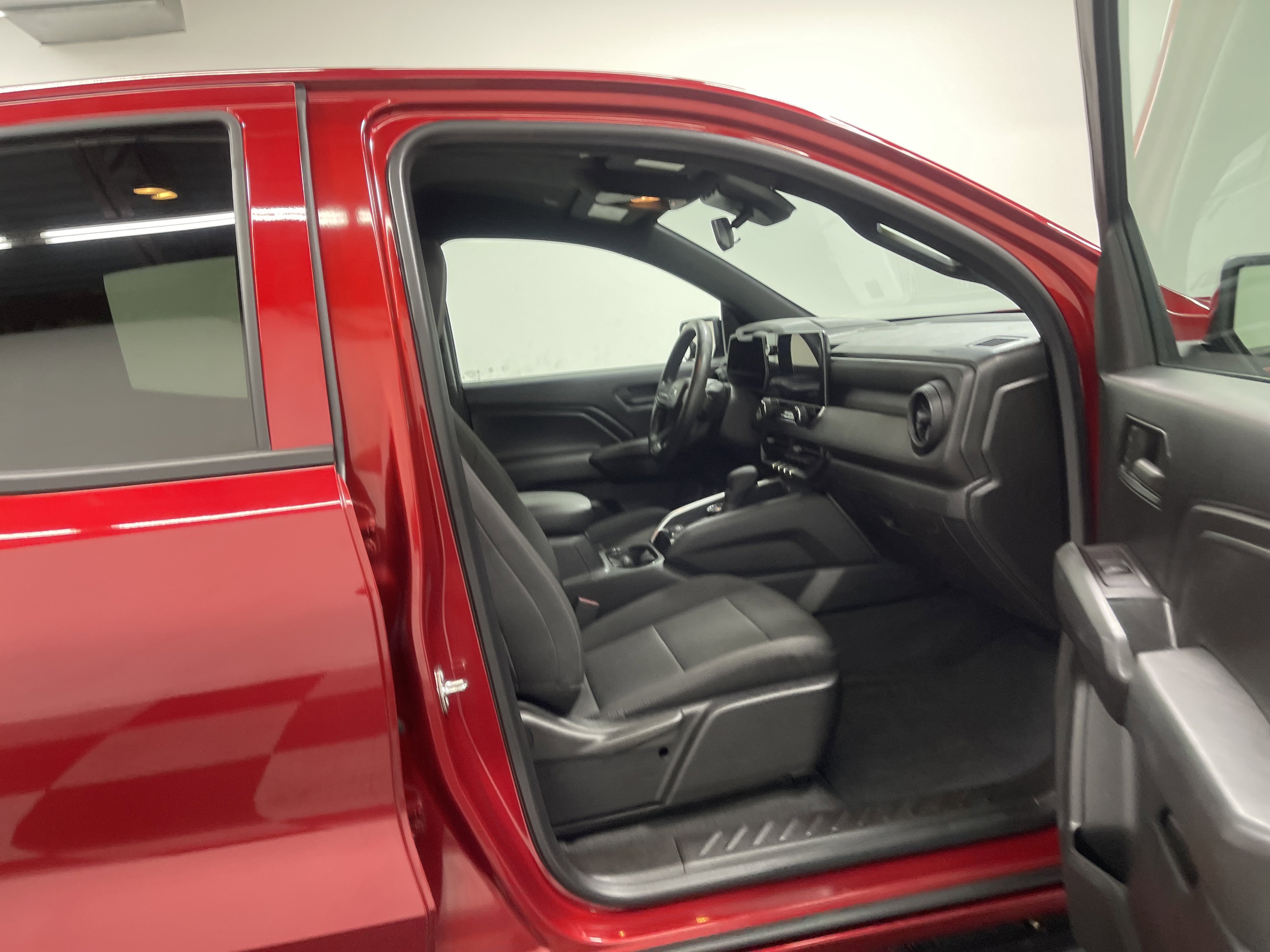 Used 2023 Chevrolet Colorado Trail Boss w/ Advanced Trailering Package image 25