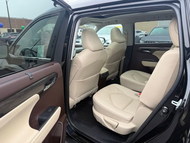 Used 2021 Toyota Highlander Platinum image 10