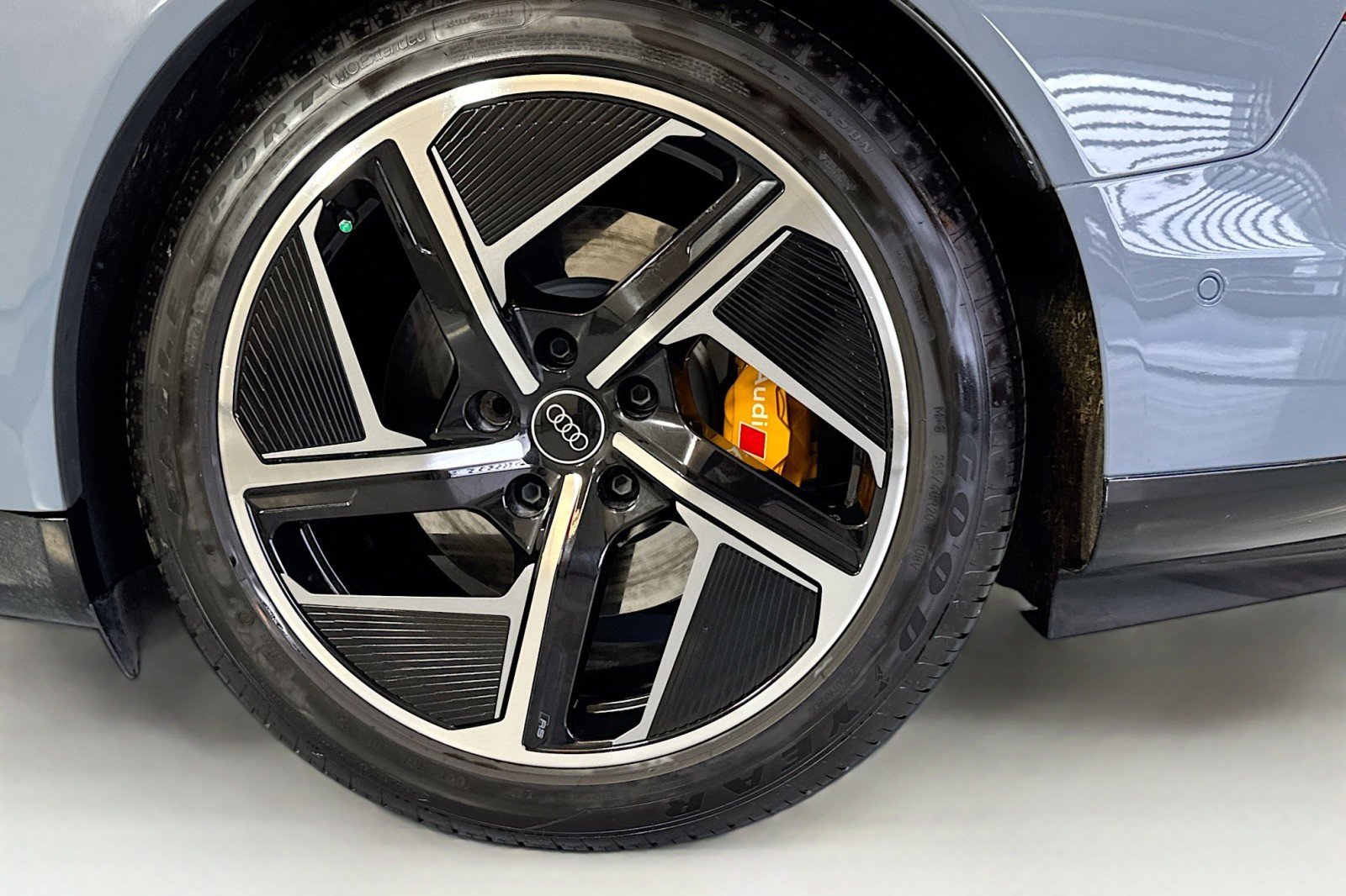 Used 2024 Audi RS e-tron GT image 28