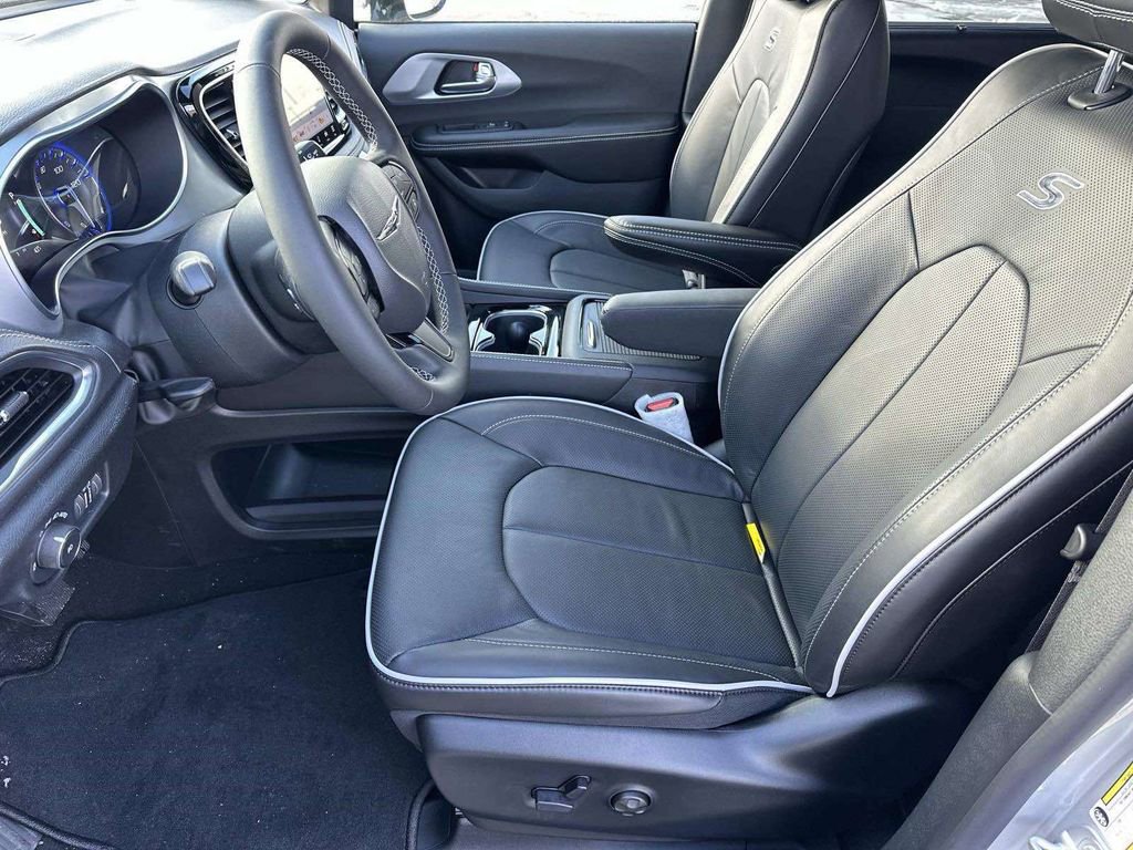 New 2026 Chrysler Pacifica Limited w/ S Appearance Package image 11