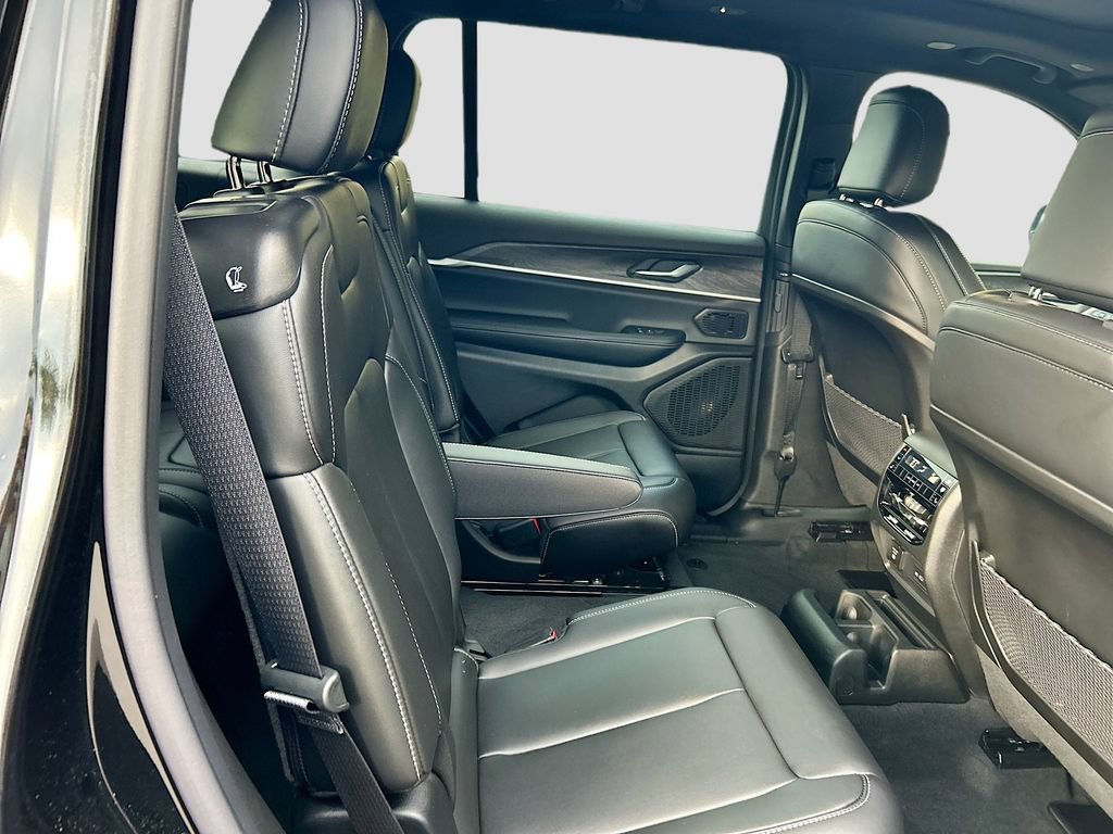 New 2026 Jeep Grand Cherokee L Limited w/ Limited Altitude Package AWD/4WD image 23