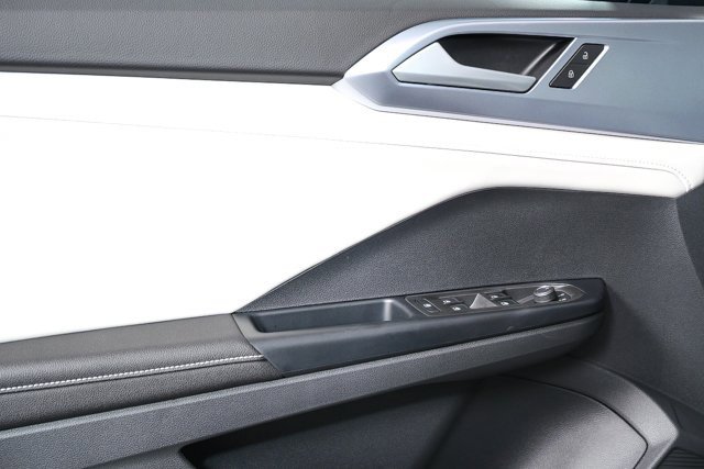 New 2026 Volkswagen Taos SE image 6