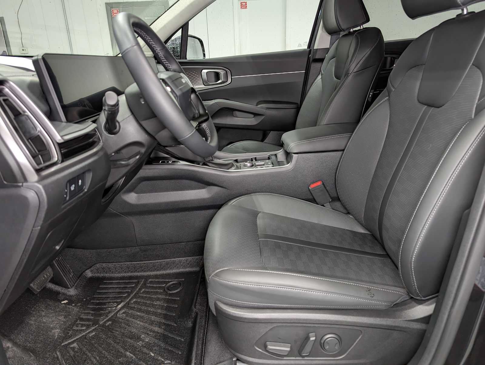 Certified 2026 Kia Sorento EX AWD/4WD image 4