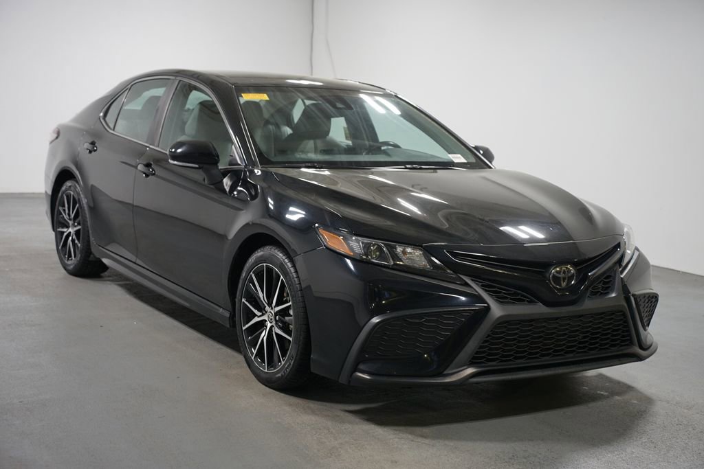 Certified 2023 Toyota Camry SE image 3