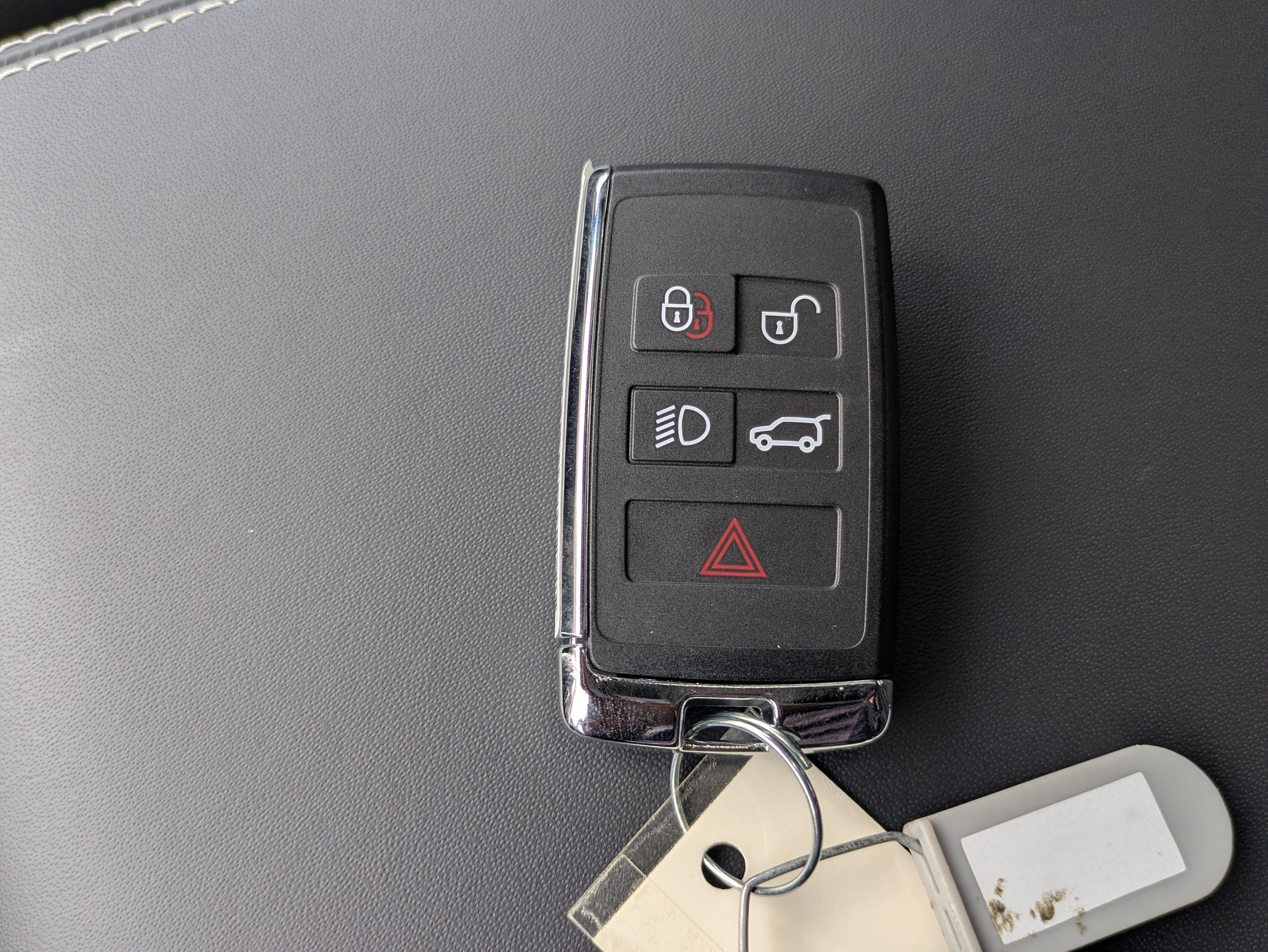 Used 2025 Land Rover Discovery Metropolitan Edition AWD/4WD image 31