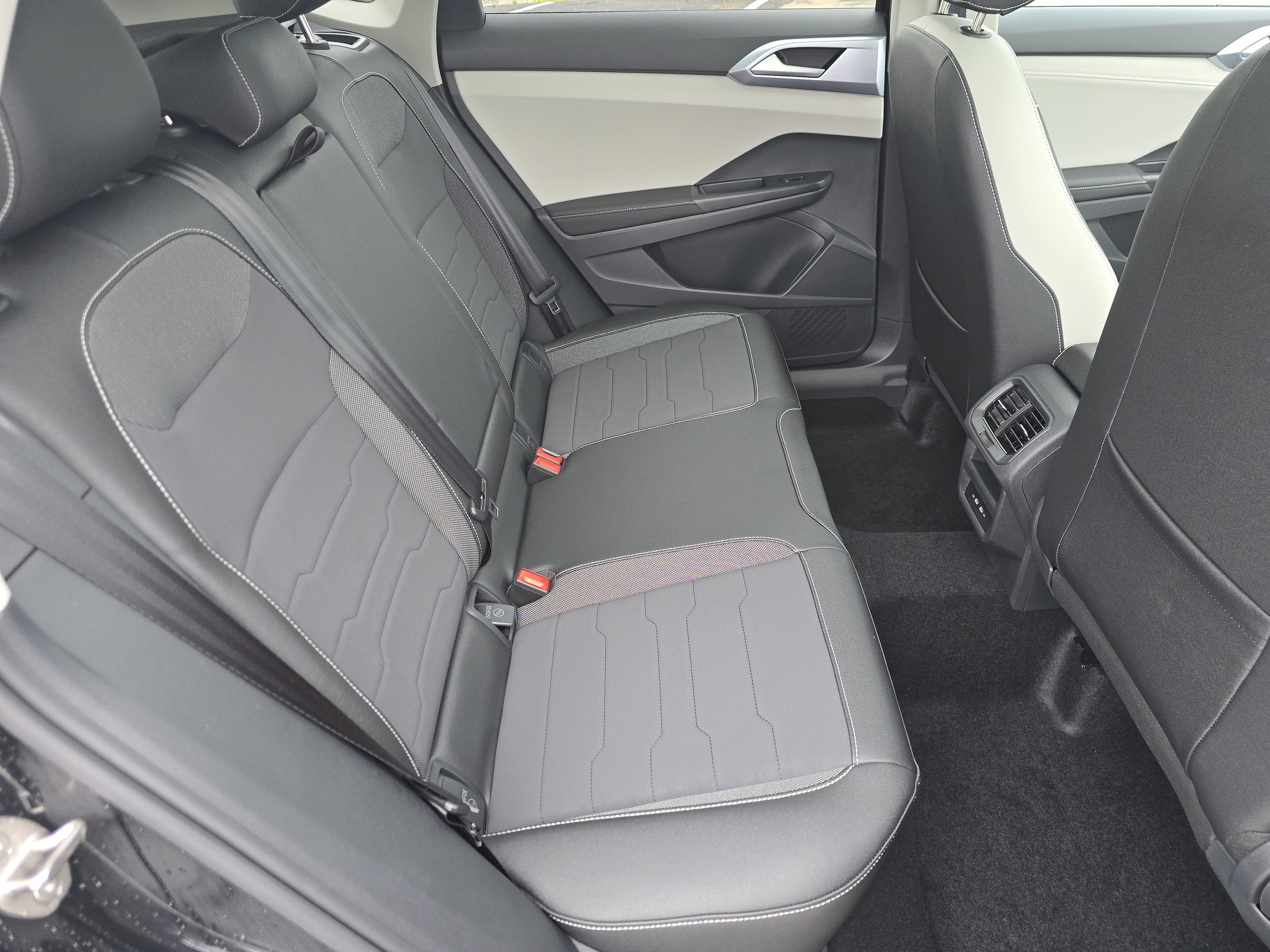 New 2026 Volkswagen Taos SE AWD/4WD image 18