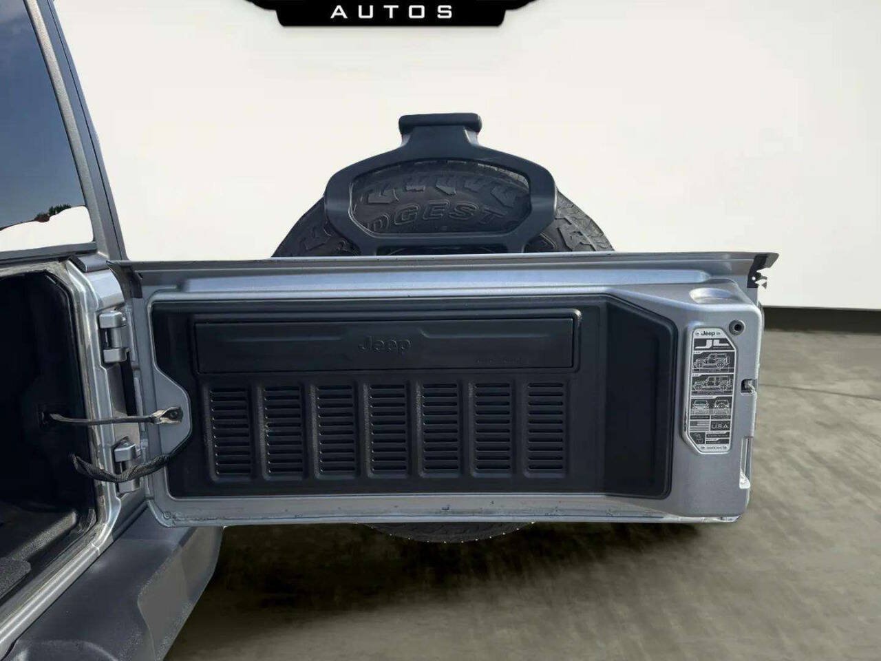 Used 2018 Jeep Wrangler Unlimited Sport AWD/4WD image 13