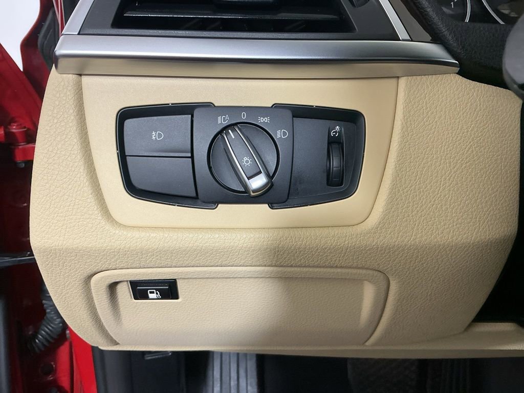 Used 2018 BMW 330e w/ Convenience Package image 16