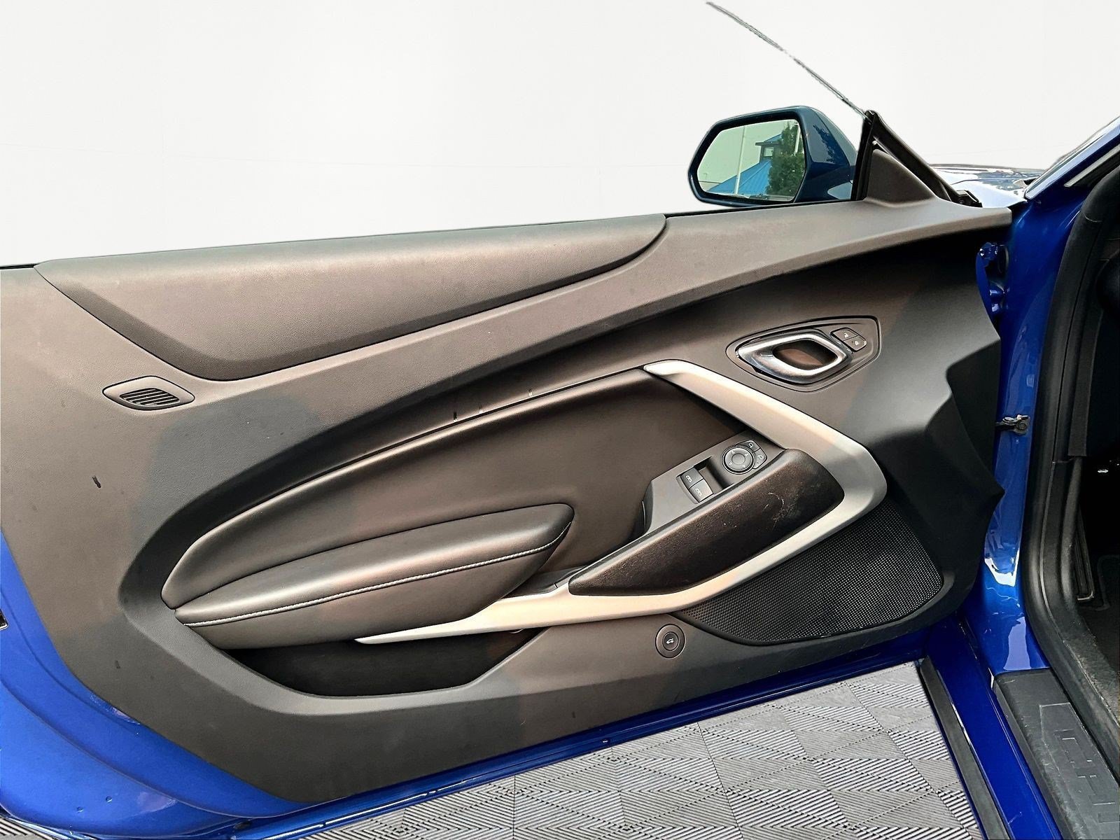 Used 2021 Chevrolet Camaro LT RWD image 17