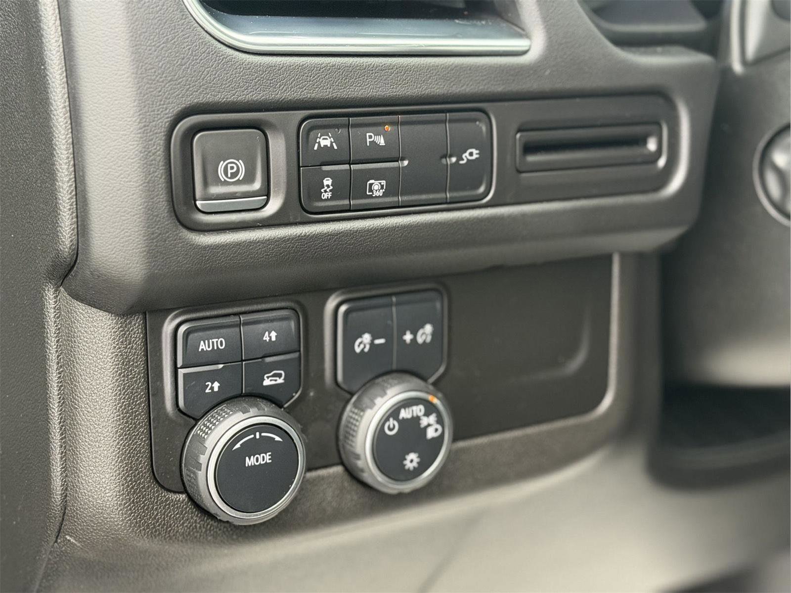 Used 2022 Chevrolet Tahoe RST w/ Sport Performance Package image 23