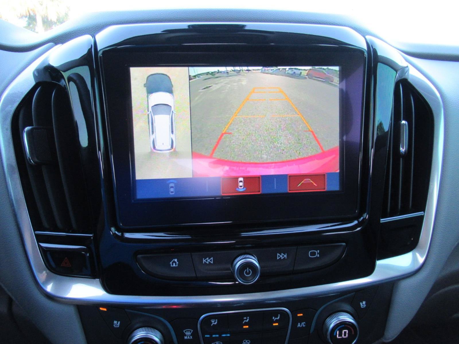Used 2019 Chevrolet Traverse Premier w/ Driver Confidence II Package FWD image 29
