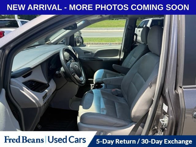 Used 2015 Toyota Sienna XLE Premium FWD image 11