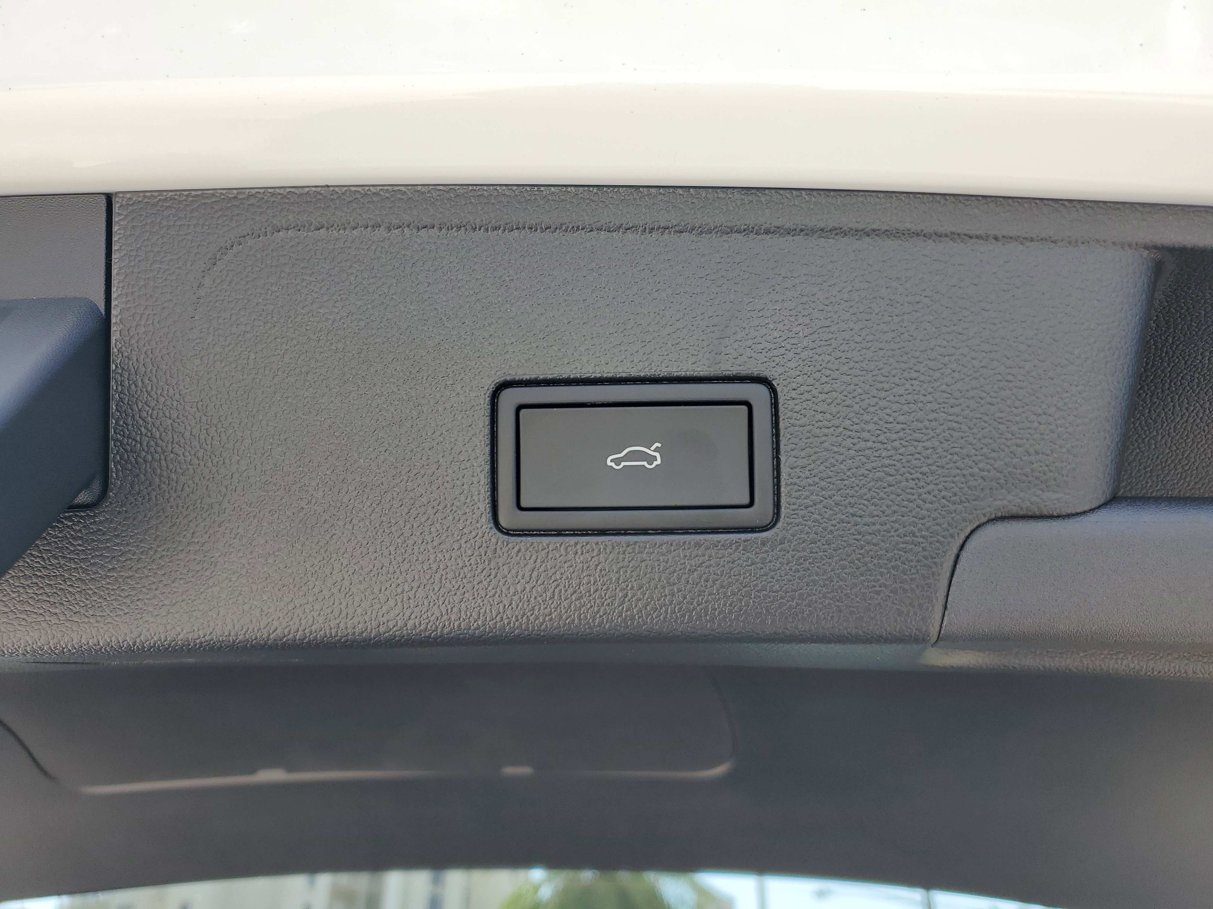 New 2026 Volkswagen Atlas Cross Sport SE image 9