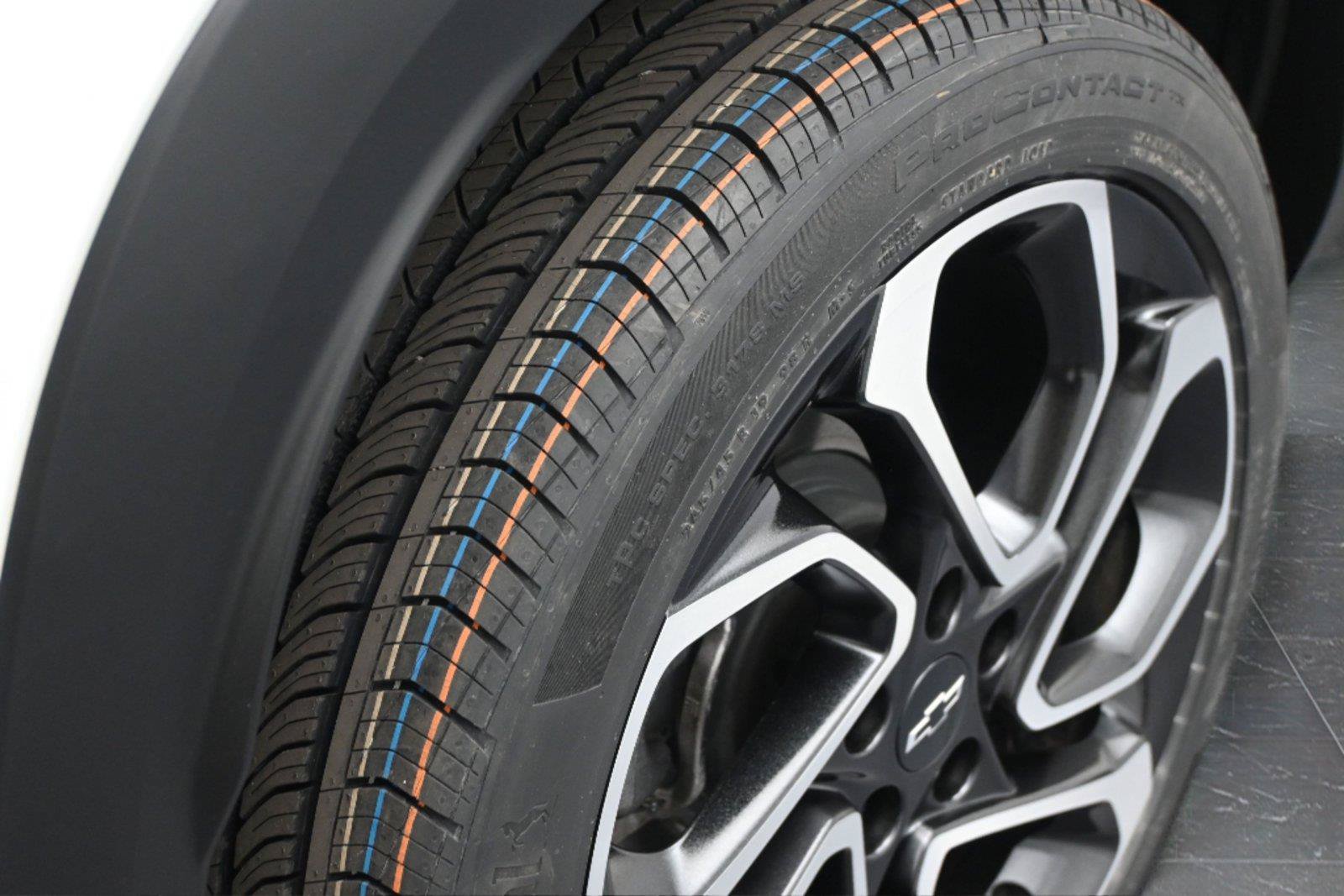 Used 2025 Chevrolet Trax RS w/ Sunroof Package FWD image 13