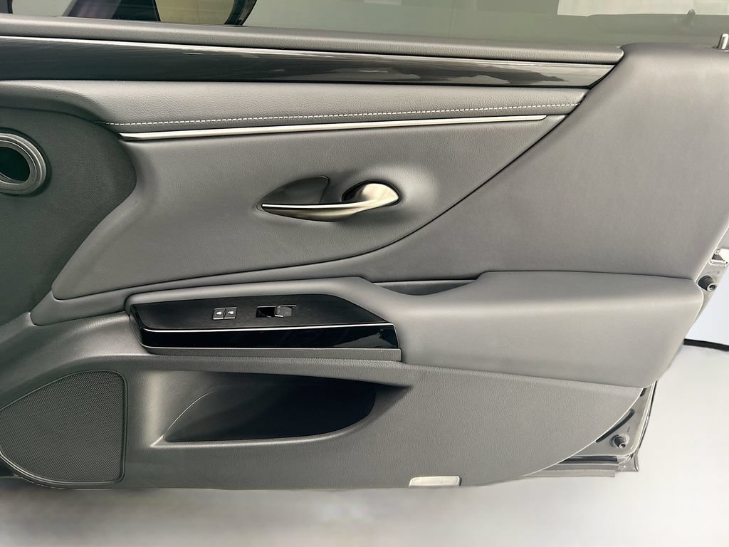 Used 2025 Lexus ES 350 w/ Accessory Package (Z2) FWD image 23