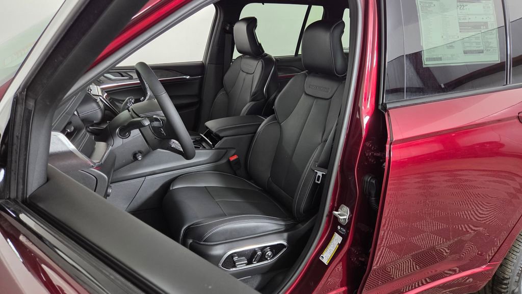 New 2025 Jeep Grand Cherokee Overland w/ Luxury Tech Group IV image 15