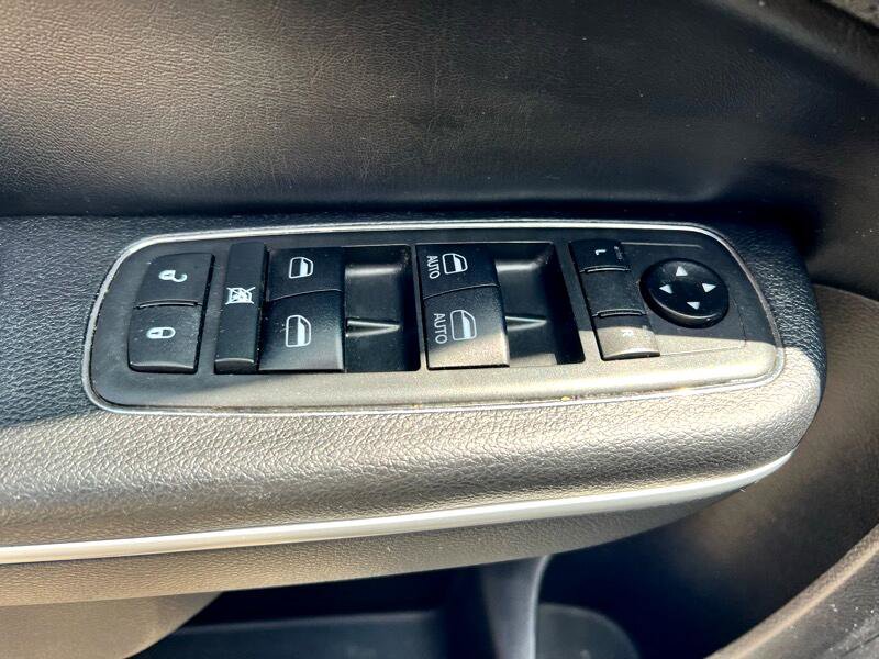 Used 2021 Chrysler 300 S image 8