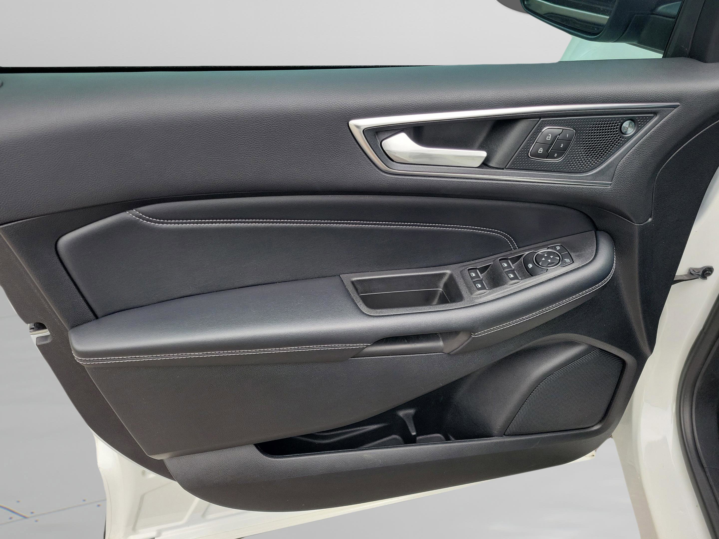 Used 2022 Ford Edge Titanium AWD/4WD image 5