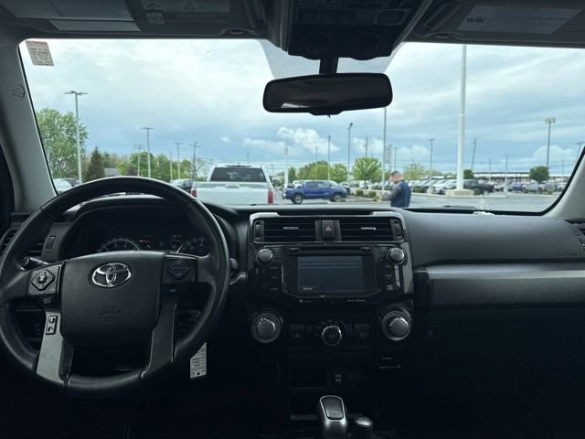 Used 2018 Toyota 4Runner TRD Off-Road Premium AWD/4WD image 11