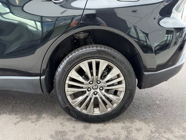 Used 2023 Toyota Venza XLE image 4