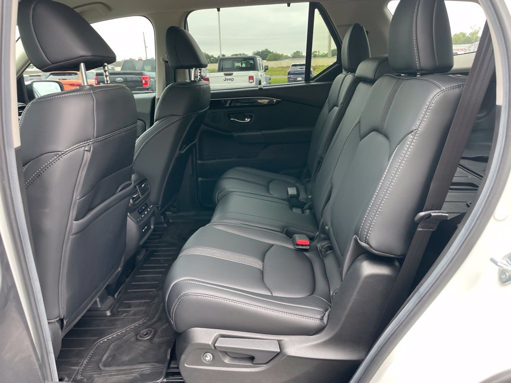 Used 2025 Honda Pilot EX-L image 12
