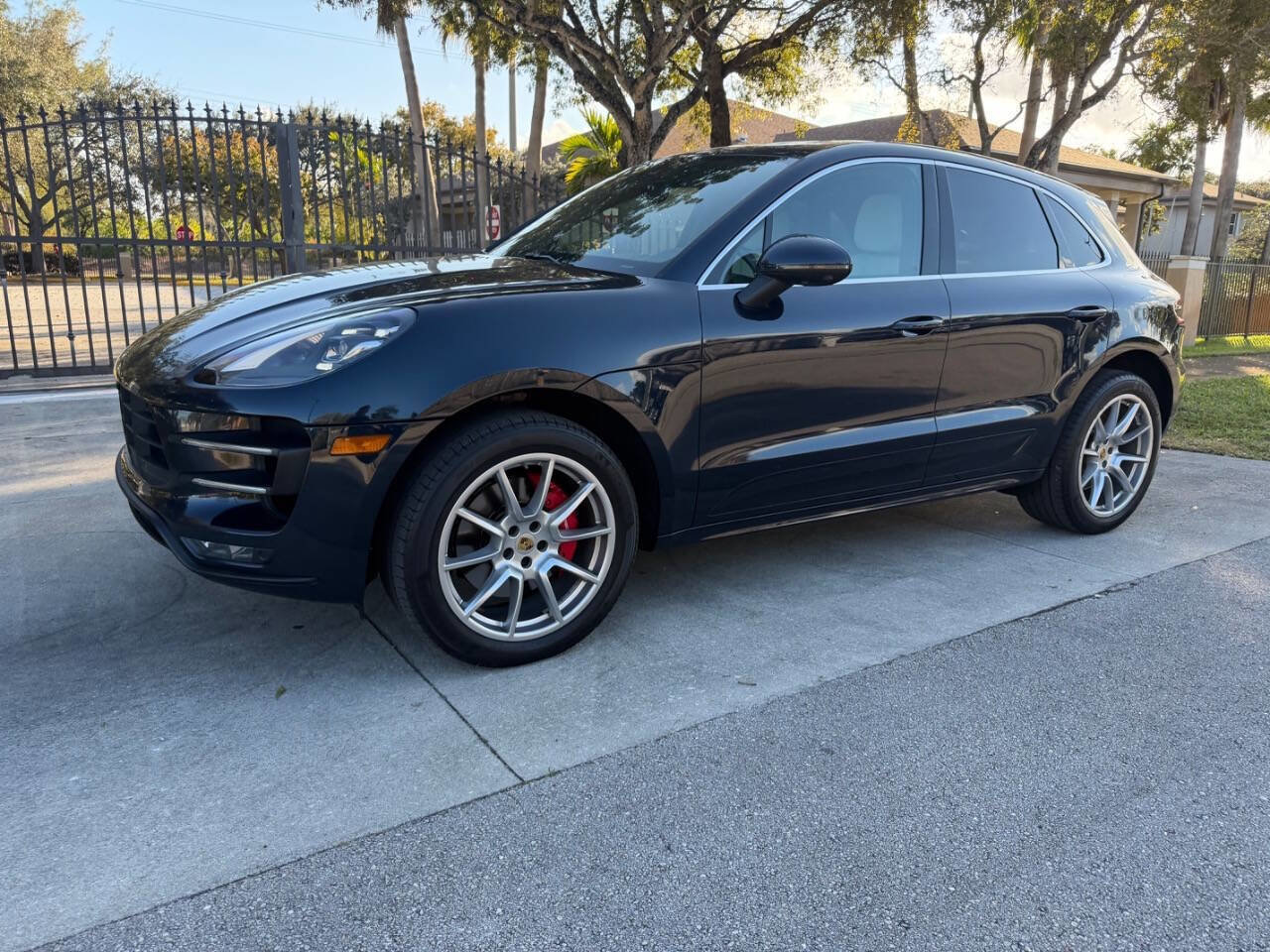 Used 2017 Porsche Macan Turbo image 16