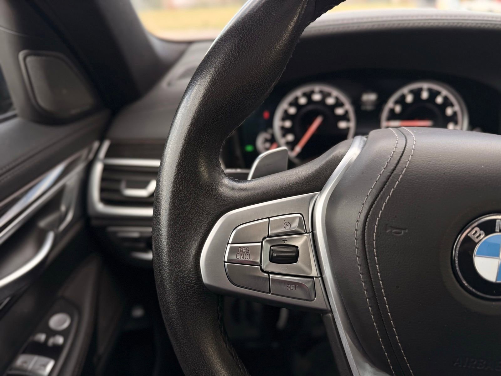 Used 2019 BMW 740i w/ M Sport Package image 38