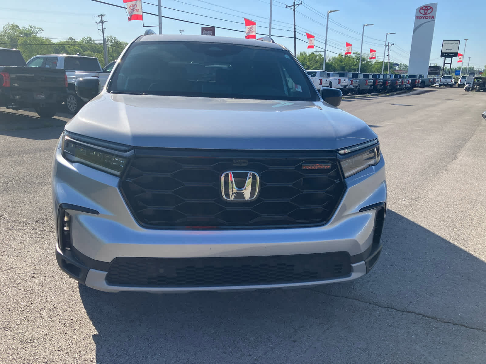 Used 2025 Honda Pilot TrailSport image 2