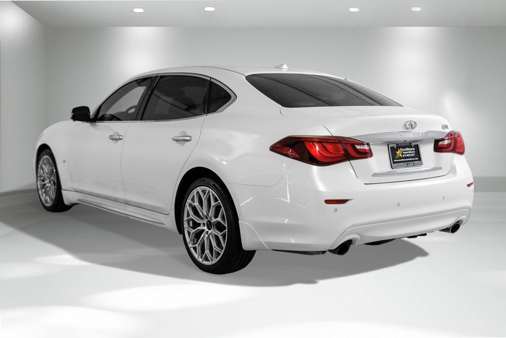 Used 2017 INFINITI Q70 L 3.7 image 9