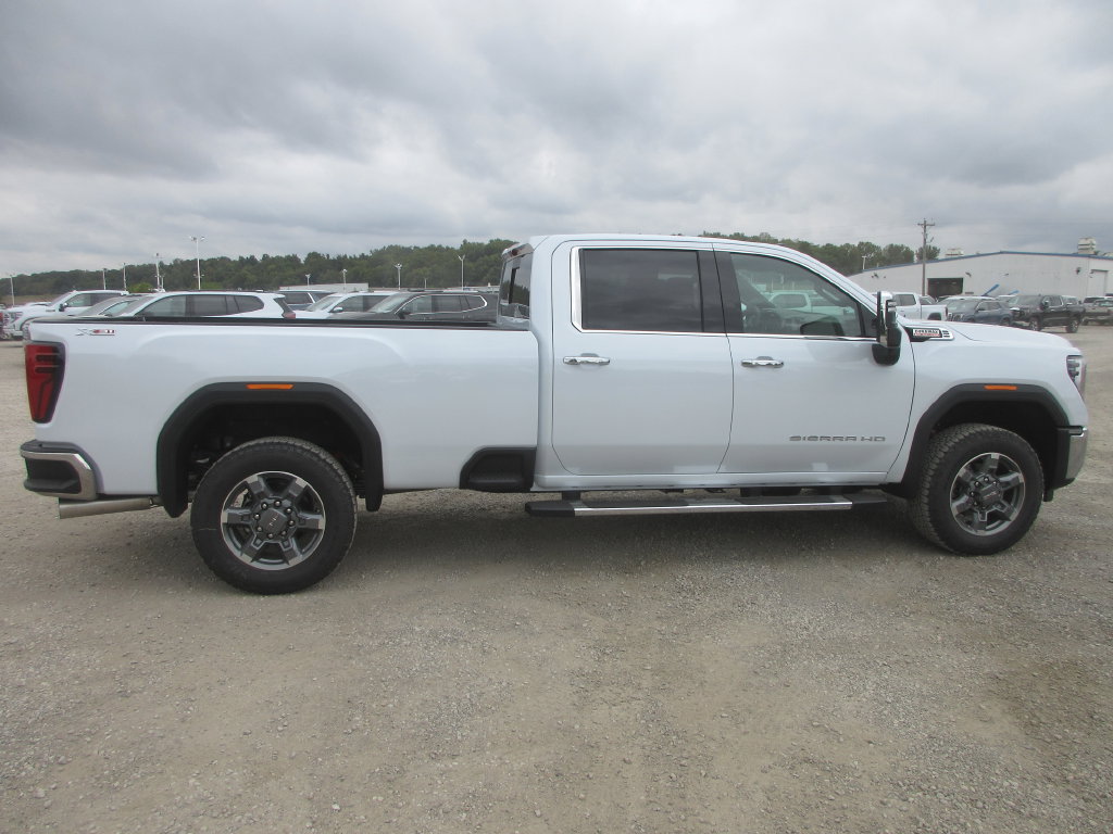 New 2026 GMC Sierra 3500 SLT w/ SLT Premium Package AWD/4WD image 3