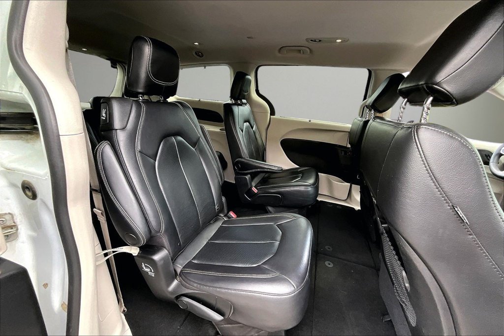 Used 2022 Chrysler Pacifica Touring-L FWD image 25