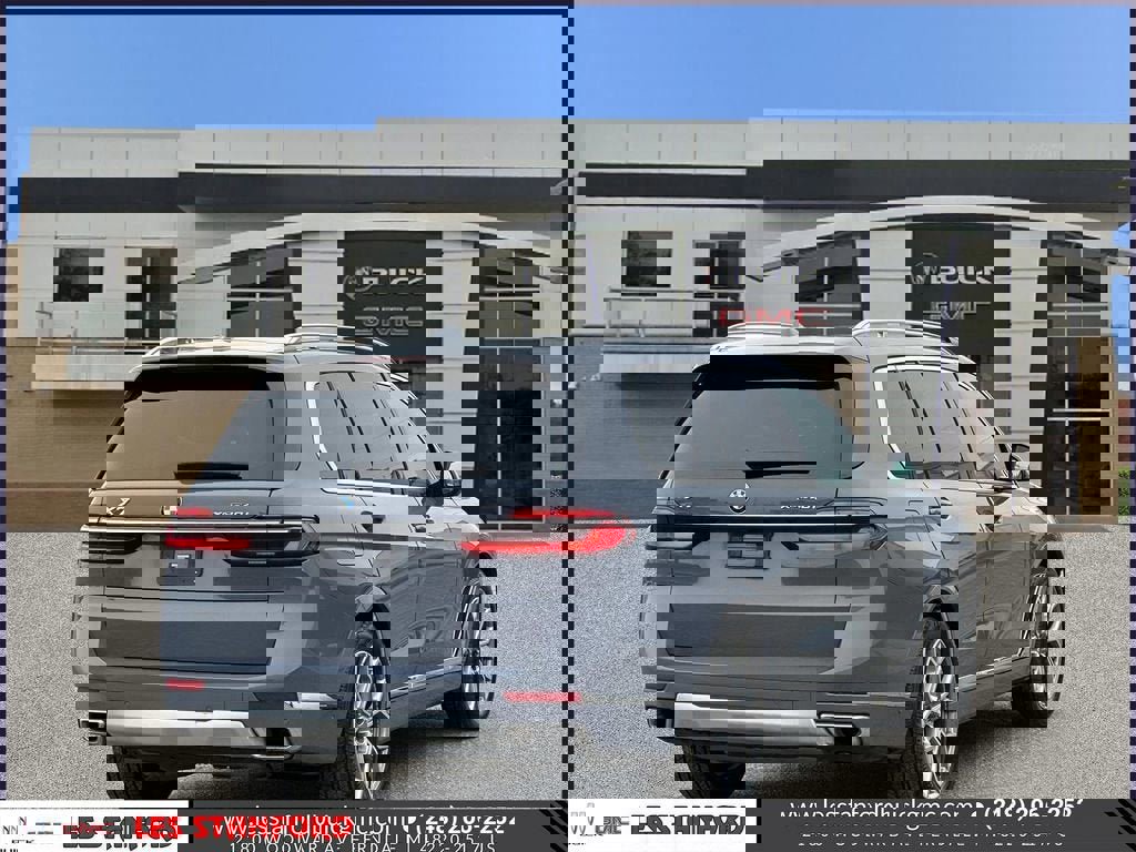 Used 2023 BMW X7 xDrive40i w/ Executive Package image 6