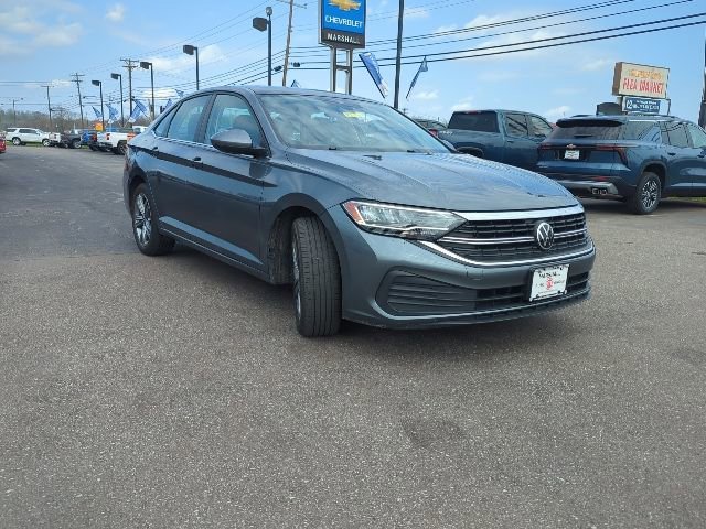 Used 2024 Volkswagen Jetta SE FWD image 4