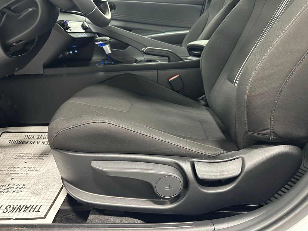 Used 2025 Hyundai Elantra Sport image 11