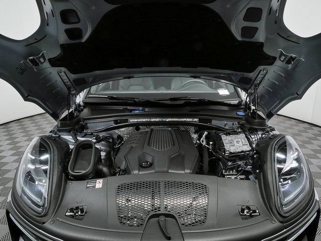 Certified 2026 Porsche Macan AWD/4WD image 34