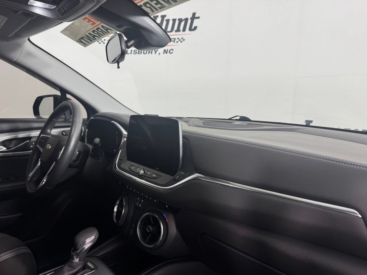 Used 2024 Chevrolet Blazer LT FWD image 33