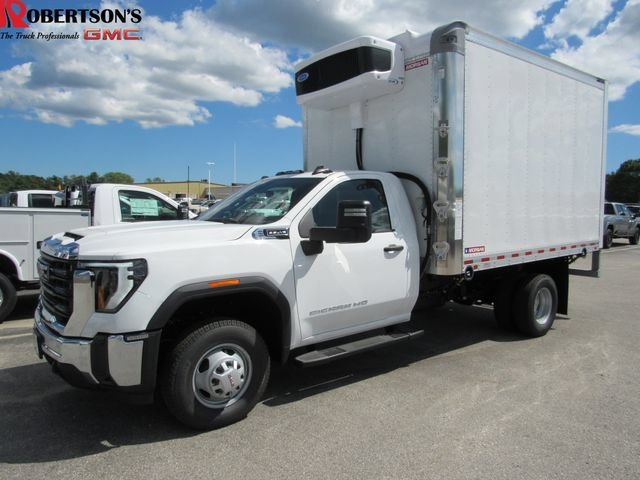 New 2026 GMC Sierra 3500 Pro w/ Convenience Package