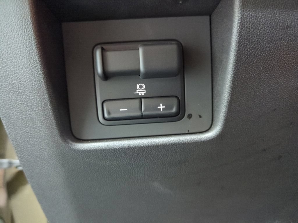 Used 2024 Chevrolet Colorado LT w/ LT Convenience Package AWD/4WD image 11
